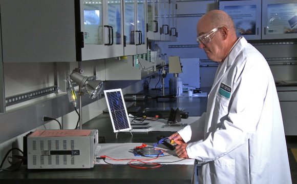Dow Corning researchers work